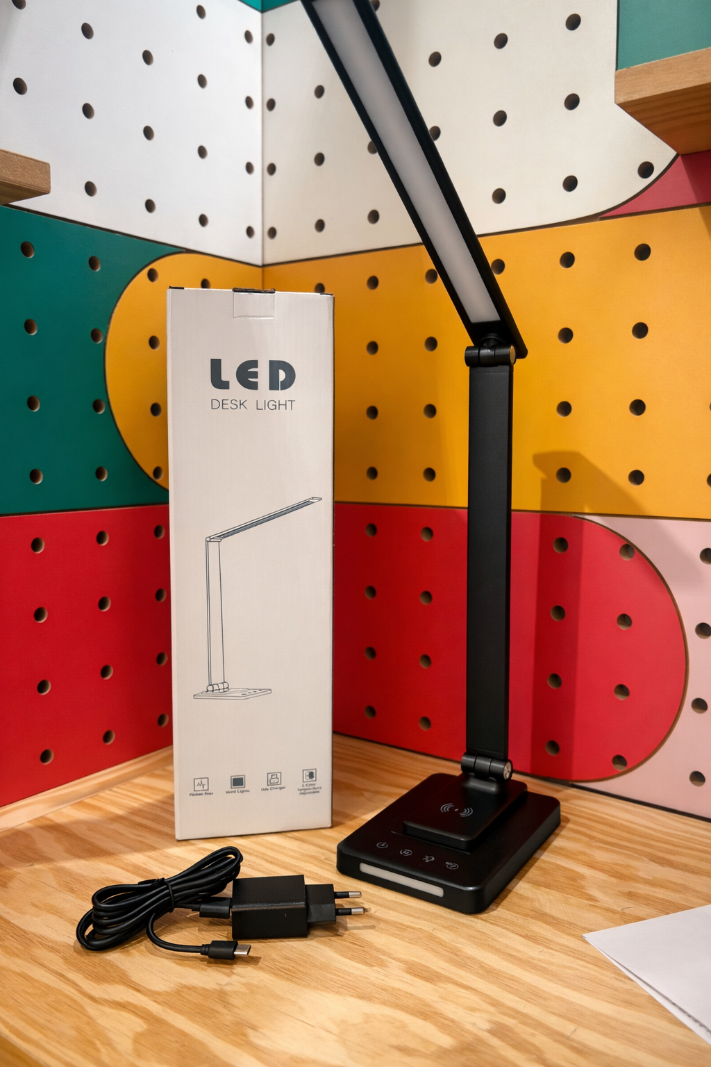 Lámpara De Escritorio Led Cargador Inalámbrico Light Night